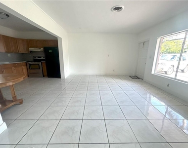 2928 N Ocean Boulevard - Photo Thumbnail 2