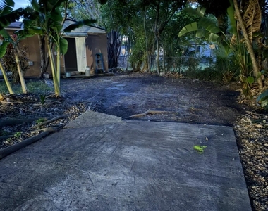 2025 Delphia Street - Photo Thumbnail 3