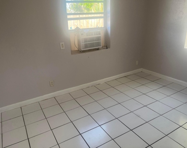 2025 Delphia Street - Photo Thumbnail 6