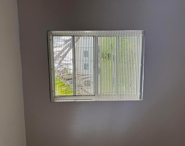 2025 Delphia Street - Photo Thumbnail 16