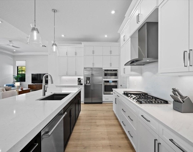 13621 Le Christine Drive - Photo Thumbnail 12