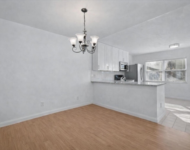 1945 Stratford Way - Photo Thumbnail 7