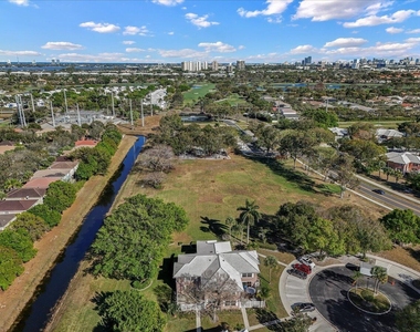 1945 Stratford Way - Photo Thumbnail 39