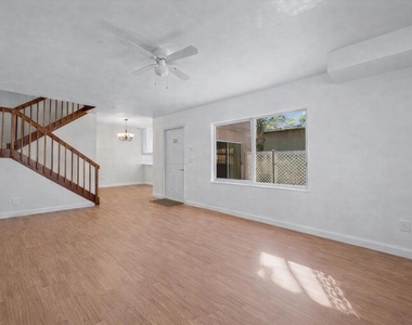 1945 Stratford Way - Photo Thumbnail 13