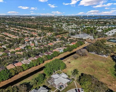1945 Stratford Way - Photo Thumbnail 41