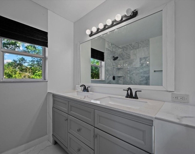 1945 Stratford Way - Photo Thumbnail 20