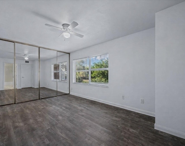 1945 Stratford Way - Photo Thumbnail 23