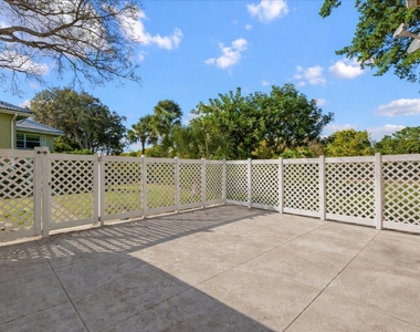 1945 Stratford Way - Photo Thumbnail 5
