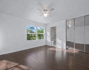 1945 Stratford Way - Photo Thumbnail 17