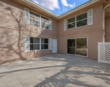 1945 Stratford Way - Photo Thumbnail 4