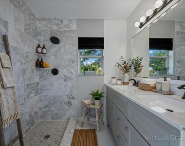 1945 Stratford Way - Photo Thumbnail 18