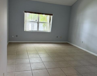 2440 Nw 99th Way - Photo Thumbnail 5