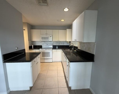 2440 Nw 99th Way - Photo Thumbnail 7
