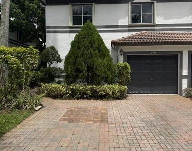 2440 Nw 99th Way - Photo Thumbnail 2