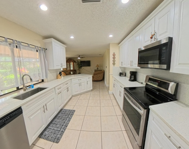 13484 Jonquil Court - Photo Thumbnail 21