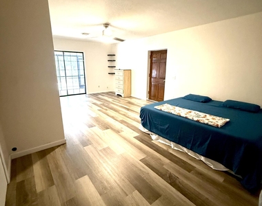 4221 Rose Lane Ne - Photo Thumbnail 2