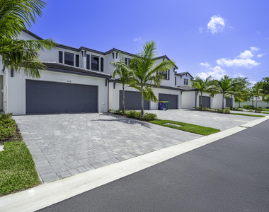 5838 Park Place - Photo Thumbnail 2