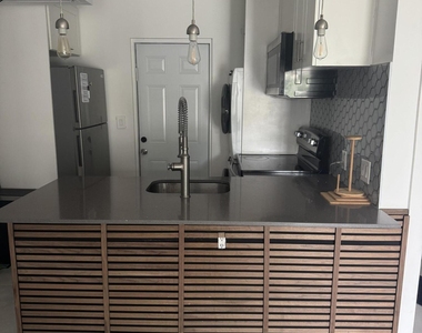 2201 Greene Street - Photo Thumbnail 3