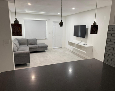2201 Greene Street - Photo Thumbnail 8
