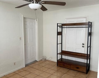 807 Phippen Waiters Road - Photo Thumbnail 3