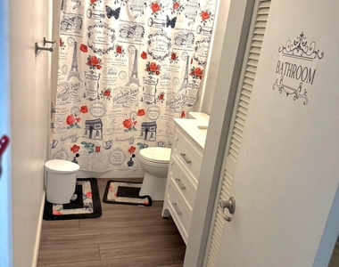 2466 44th Avenue - Photo Thumbnail 3