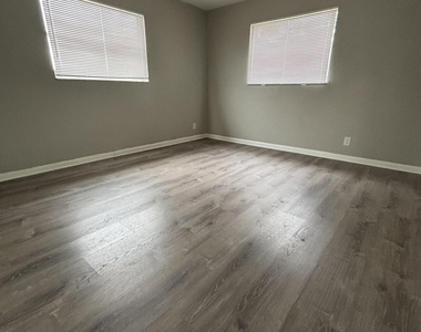 462 S Haverhill Road - Photo Thumbnail 10