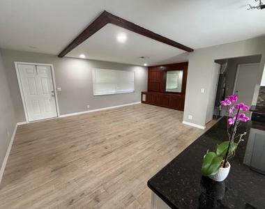 462 S Haverhill Road - Photo Thumbnail 2