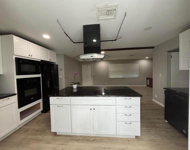462 S Haverhill Road - Photo Thumbnail 6