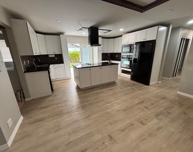 462 S Haverhill Road - Photo Thumbnail 3