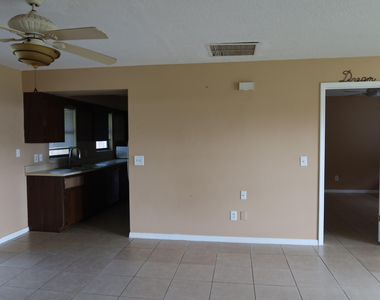 601 Se Polynesian Avenue - Photo Thumbnail 10