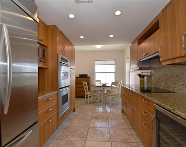 2051 Se 3rd Street - Photo Thumbnail 28