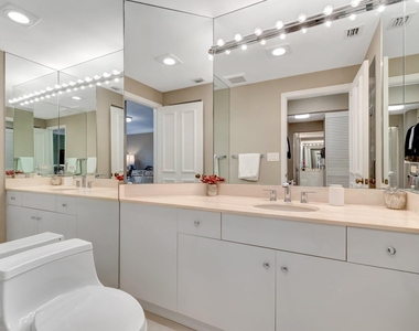 300 Se 5th Avenue - Photo Thumbnail 1