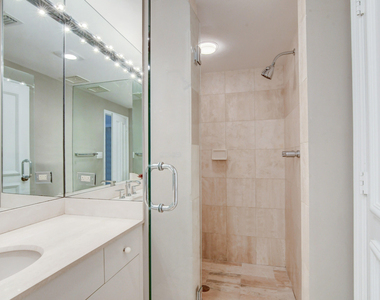 300 Se 5th Avenue - Photo Thumbnail 2