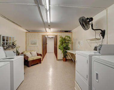 2901 Victoria Circle - Photo Thumbnail 2