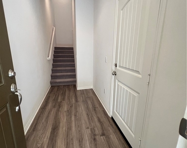 2418 S Fremont Avenue - Photo Thumbnail 6