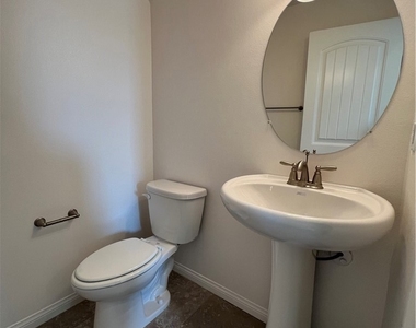 2418 S Fremont Avenue - Photo Thumbnail 28