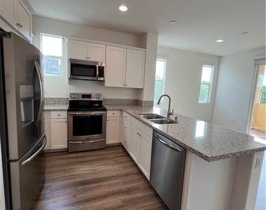 2418 S Fremont Avenue - Photo Thumbnail 9