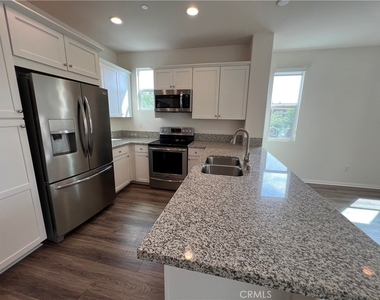 2418 S Fremont Avenue - Photo Thumbnail 8