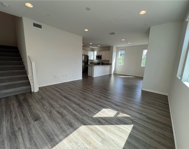 2418 S Fremont Avenue - Photo Thumbnail 13