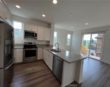 2418 S Fremont Avenue - Photo Thumbnail 10