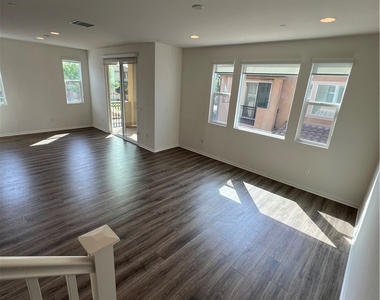 2418 S Fremont Avenue - Photo Thumbnail 12