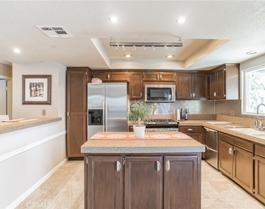 27350 Melanita - Photo Thumbnail 10