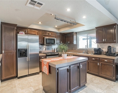 27350 Melanita - Photo Thumbnail 11