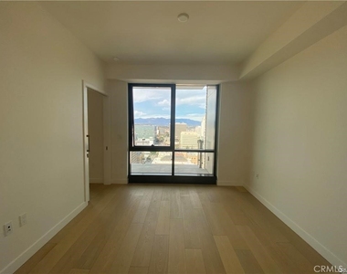 400 S Broadway - Photo Thumbnail 6