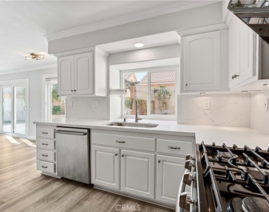 12 Dominguez Street - Photo Thumbnail 11
