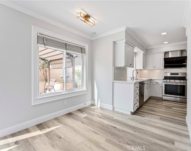 12 Dominguez Street - Photo Thumbnail 10