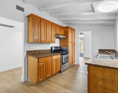 20321 Hamlin Street - Photo Thumbnail 11