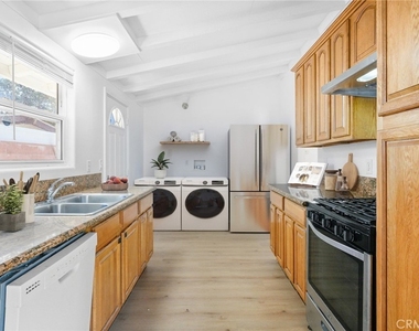20321 Hamlin Street - Photo Thumbnail 13