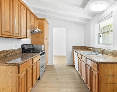 20321 Hamlin Street - Photo Thumbnail 12