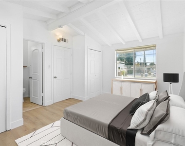 20321 Hamlin Street - Photo Thumbnail 15
